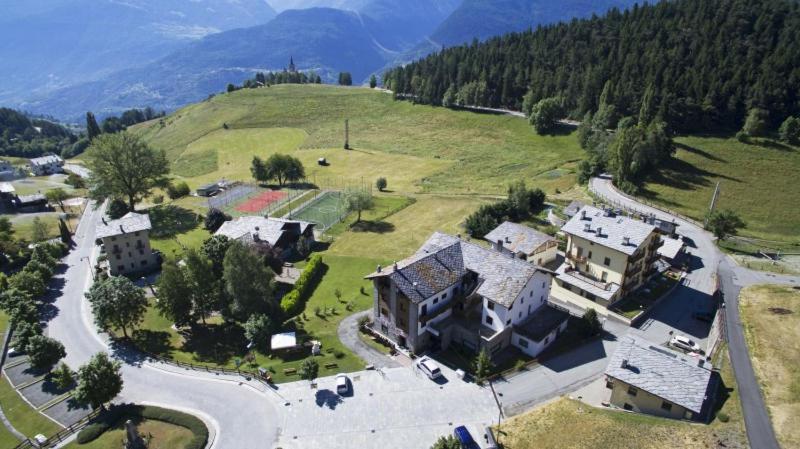 Hotel, Bar & Bistrot Saint Nicolas Gran Paradiso Bagian luar foto