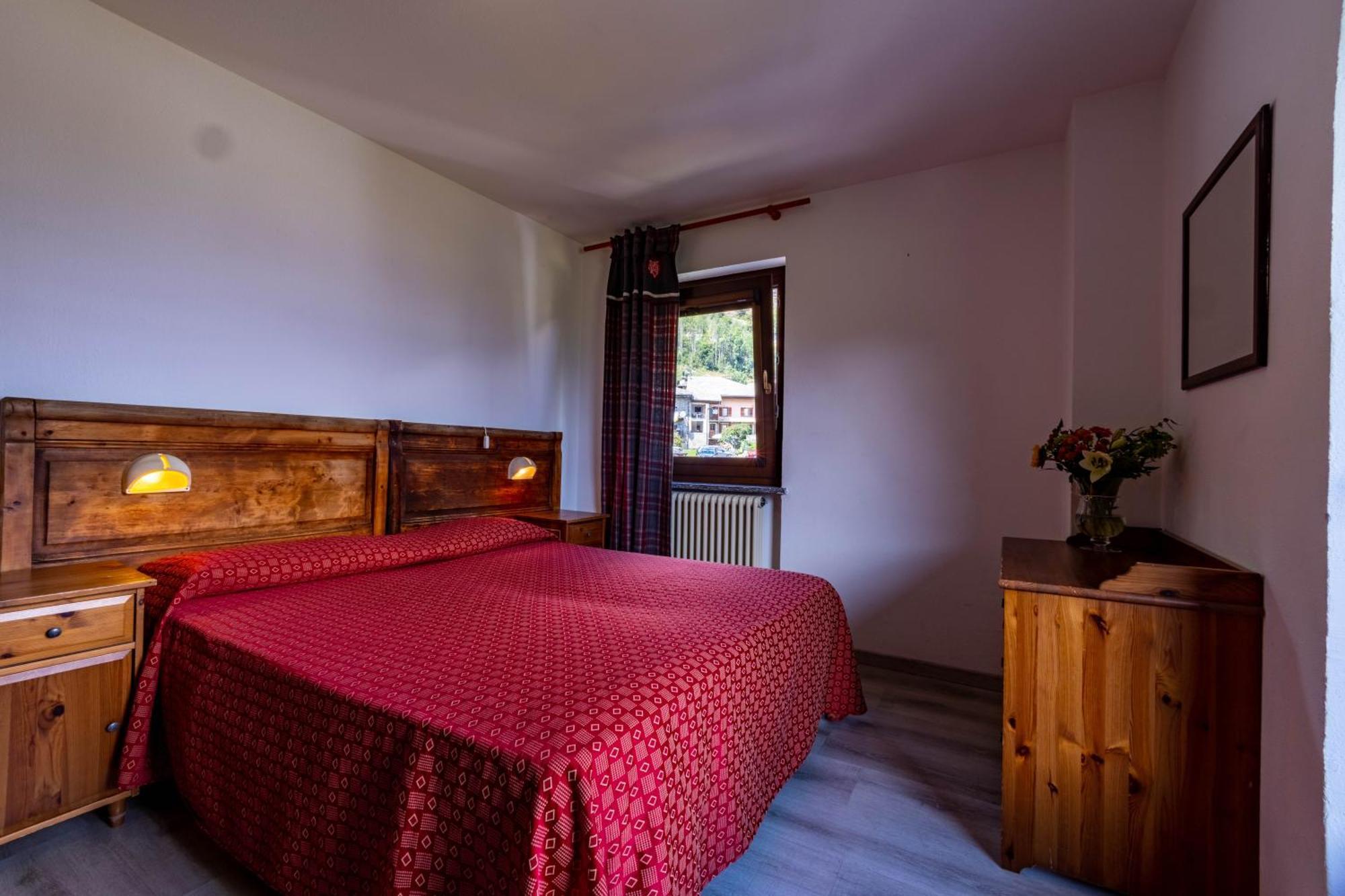 Hotel, Bar & Bistrot Saint Nicolas Gran Paradiso Bagian luar foto