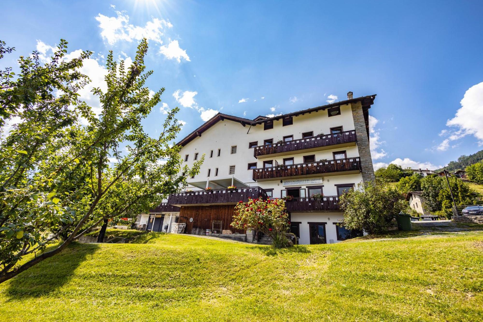 Hotel, Bar & Bistrot Saint Nicolas Gran Paradiso Bagian luar foto