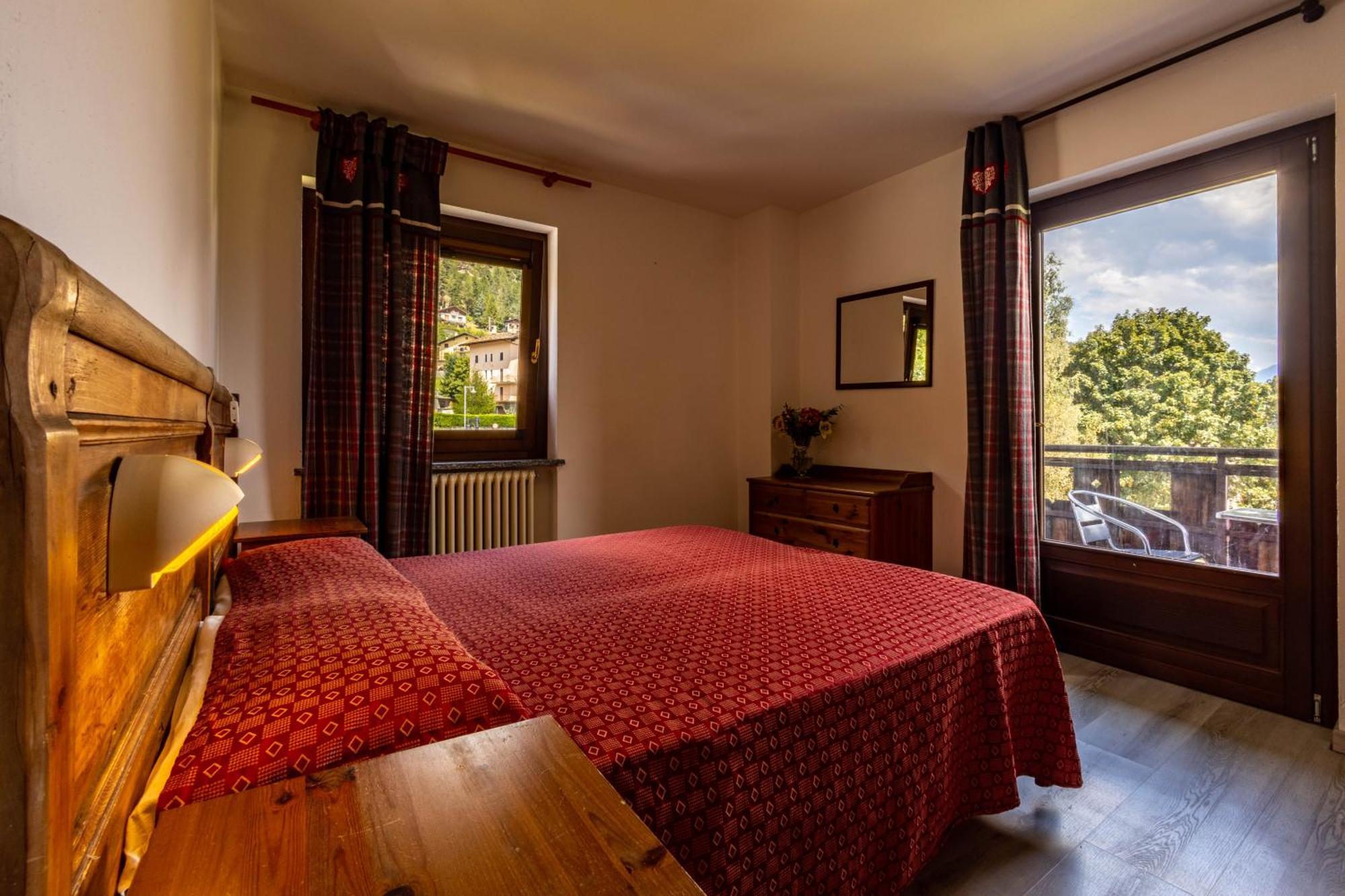 Hotel, Bar & Bistrot Saint Nicolas Gran Paradiso Bagian luar foto